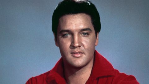 La icónica mansión de Elvis Presley es visitada por miles de turistas cada año.