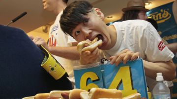 Takeru Kobayashi: Ganador de seis concursos de comer perros calientes de Nathan se retira por salud