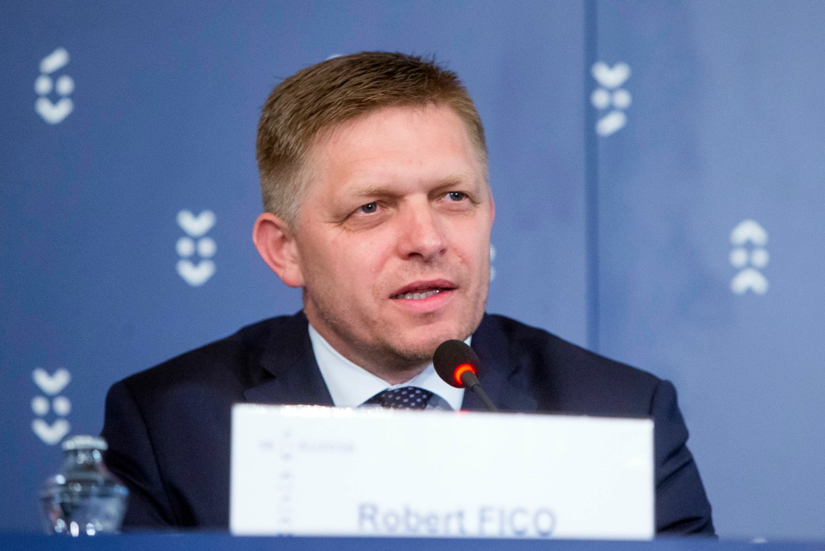 Primer ministro de Eslovaquia recibe un disparo en público y fue hospitalizado con heridas graves