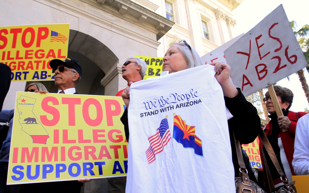 Denuncian que avanza ley antilatinos en Arizona para votar sobre fuertes medidas migratorias