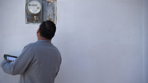 Empleado AEE en Puerto Rico