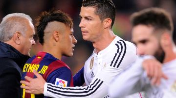Cristiano Ronaldo (R) y Neymar Jr. (L) compartieron por muchos años en LaLiga española mientras jugaban para el Real Madrid y Barcelona respectivamente.