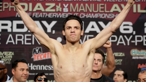Julio César Chávez durante el pesaje de su combate ante Canelo Álvarez.