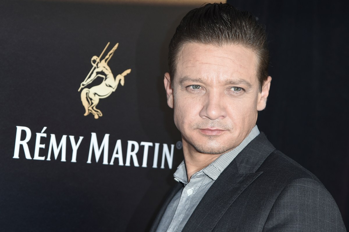Revelan que Jeremy Renner ‘murió clínicamente’ por unos segundos tras su accidente