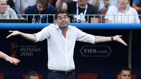 Fernando Hierro mientras dirigía a la selección de España durante el Mundial de Rusia 2018.