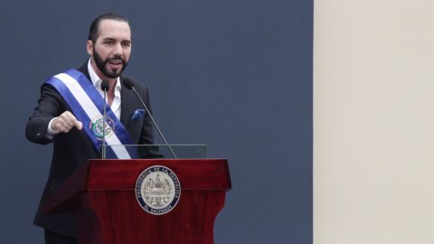 “Contra viento y marea”: Nayib Bukele comparó su situación con la del presidente electo de Panamá