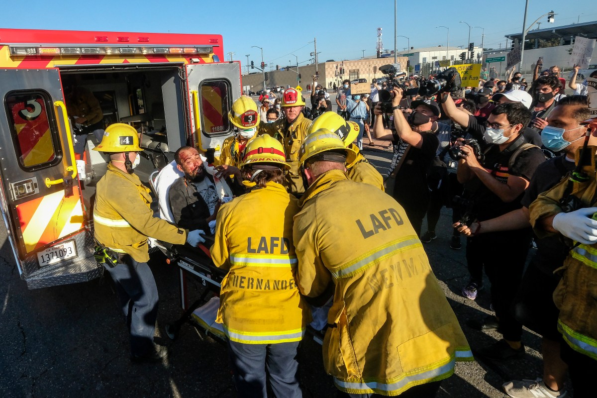 Tren de Los Ángeles choca contra autobús de la USC dejando al menos 55 heridos