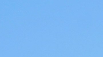 La enfermera registrada Jennifer Reyes aplica una vacuna en en el Mount Sinai South Nassau Vaxmobile de Long Island en  Mayo 14, 2021.