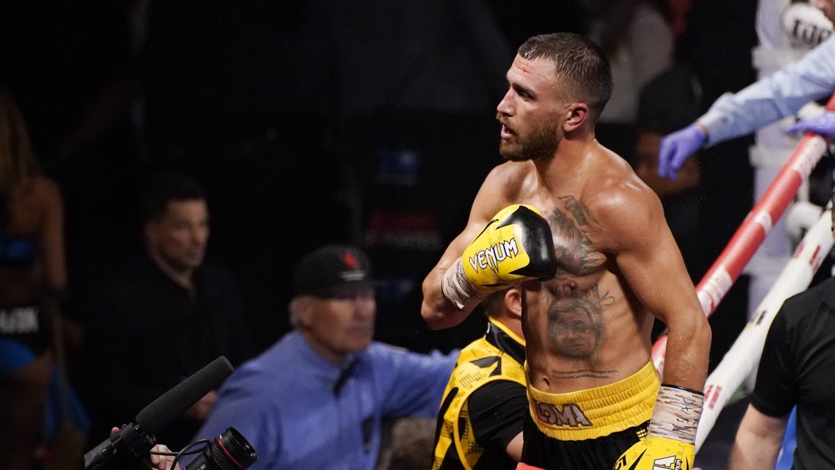 Vasiliy Lomachenko volvió a lo más alto del boxeo tras vencer a George Kambosos