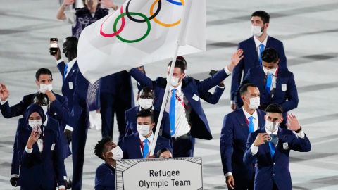 Parte del equipo de refugiados que desfiló en la inauguración de los Juegos Olímpicos de Tokio 2020.