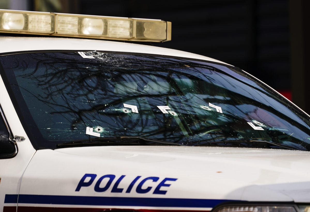 Fieles de iglesia de Luisiana impiden que joven con rifle entre a una misa de Primera Comunión llena de niños aterrorizados