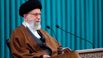 Líder supremo de Irán llama a la calma ante el paradero desconocido del presidente Ebrahim Raisí