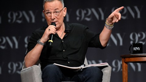 Bruce Springsteen participando en un evento.