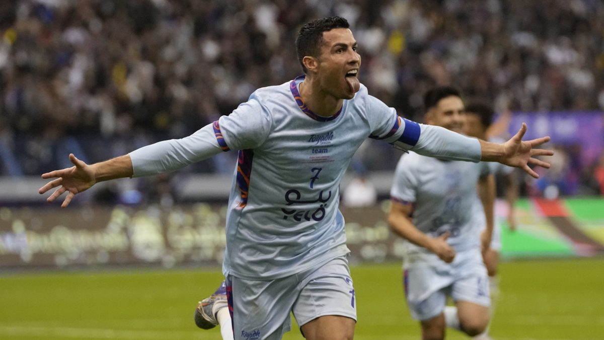 Cristiano Ronaldo sigue estirando su registro goleador histórico ante el acecho de Messi [Video]
