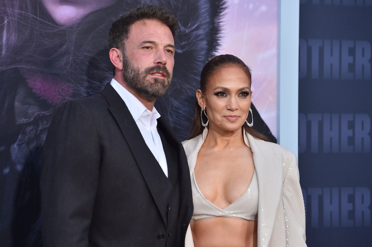 Ben Affleck volvió a lucir su anillo de matrimonio tras rumores de divorcio con Jennifer López