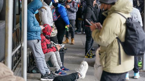 Algunos migrantes hombres solos podrán tener un proceso acelerado de asilo.