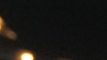 Xander Zayas posa con sus cinturones tras vencer a Ronald Cruzz en 2023.