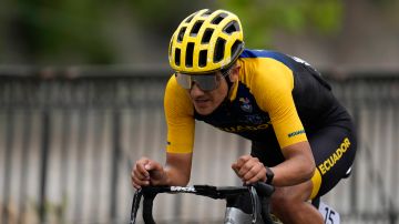 Ciclista Richard Carapaz acusa a la Federación de Ecuador no querer llevarlo a París 2024
