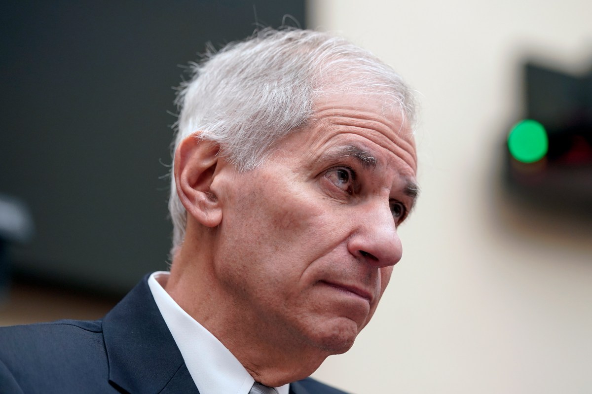 Jefe de un regulador bancario de Estados Unidos ofrece su dimisión tras denuncias de acoso sexual