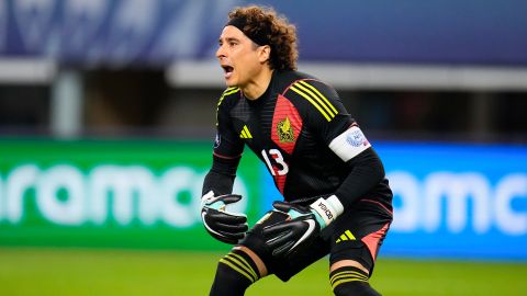 Guillermo Ochoa anunció su salida del Salernitana luego de caer a la Segunda División de Italia.