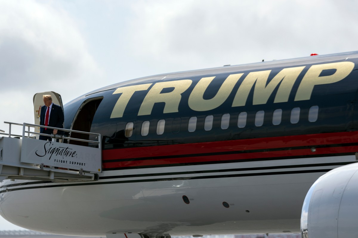 Boeing de Trump choca con otro avión en pleno aeropuerto en Florida