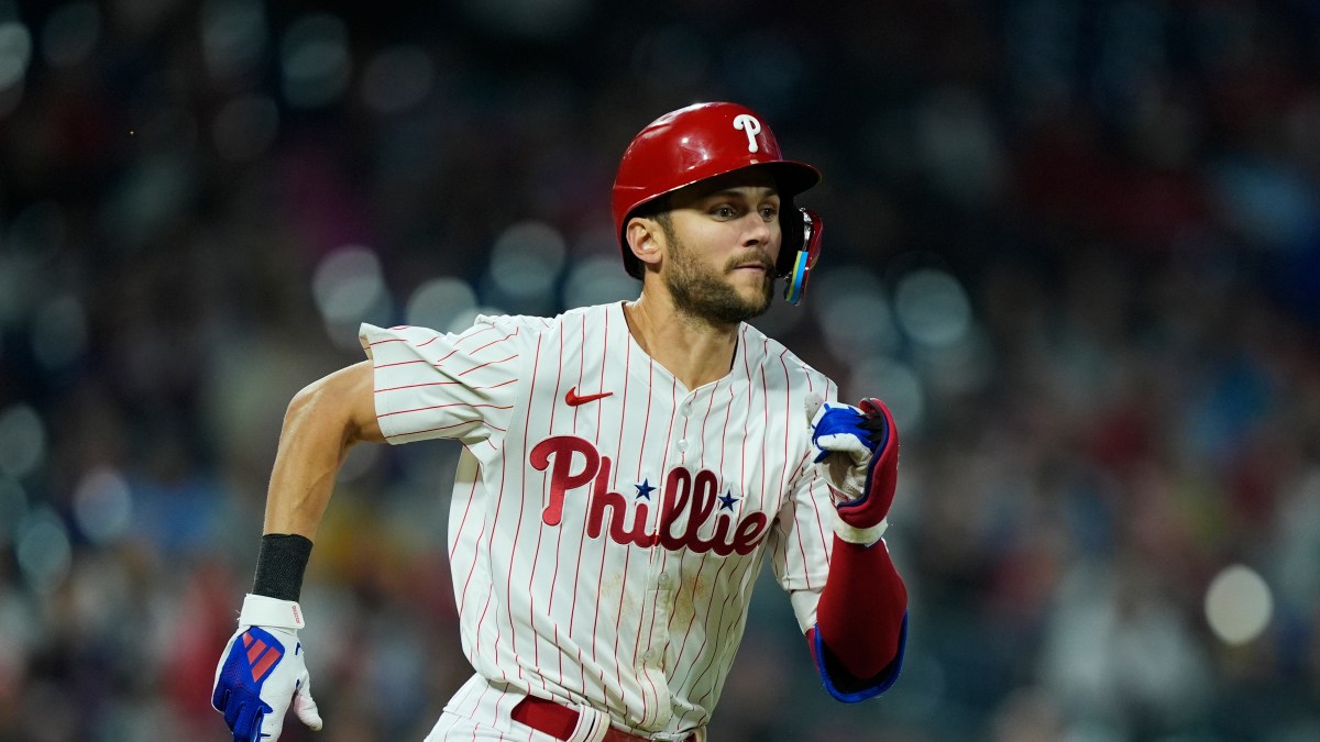 Hombre se hizo pasar por Trea Turner y estafó con $50,000 dólares a una mujer de 70 años