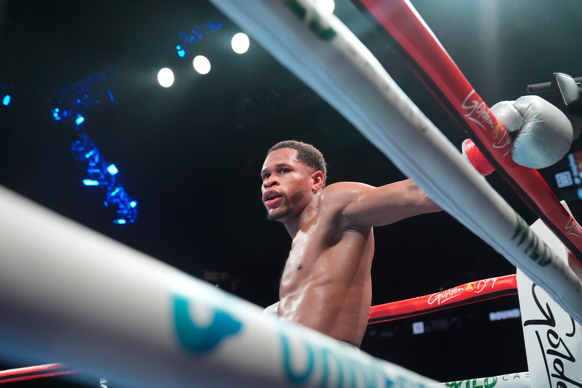 Devin Haney deberá pelear con Sandor Martín por el título mundial, según petición del CMB