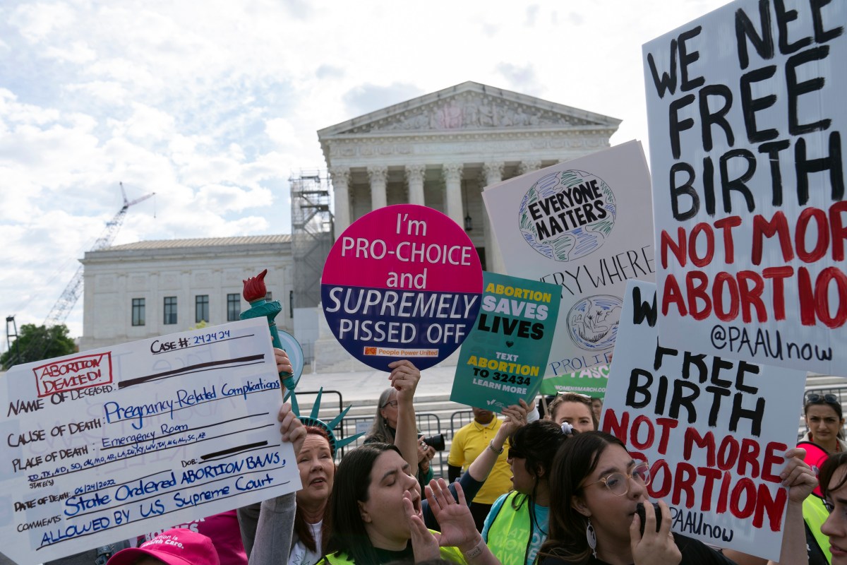 Corte de Arizona permitirá por 90 días más la prohibición del aborto