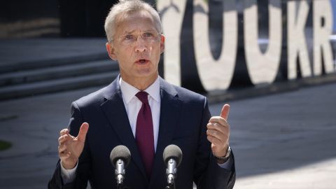 Stoltenberg ve necesario levantar el veto al uso de armas occidentales especialmente ahora, dado el mapa de guerra actual.