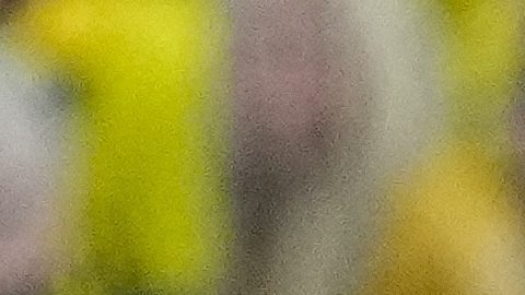 Karim Adeyemi es sustituido por Marco Reus durante el partido entre el Borussia Dortmund y el Paris Saint-Germain.