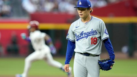 Yoshinobu Yamamoto durante una salida ante Arizona Diamondbacks.