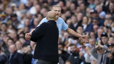 Feo gesto de Haaland con Guardiola al ser sustituido tras anotar cuatro goles con el City [Video]