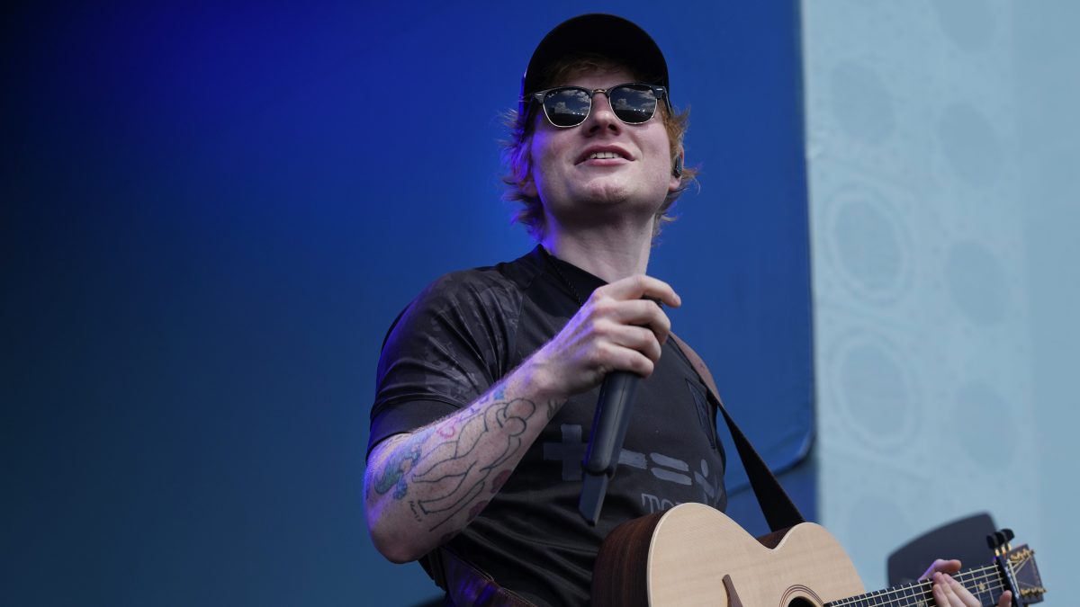 Ed Sheeran desató la locura al festejar el ascenso de su equipo a la Premier League [Video]