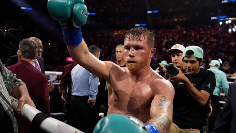 Canelo Álvarez tras la victoria en su combate ante Jaime Munguía.