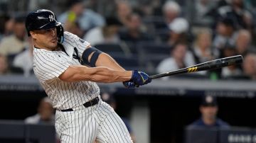 Giancarlo Stanton conecta un cuadrangular ante Justin Verlander de Houston Astros.