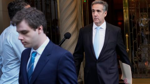 Exabogado de Donald Trump "usa" juicio en Nueva York para subir contenido en redes y ganar dinero