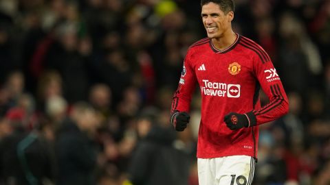 Raphael Varane durante un encuentro de la Premier League ante Aston Villa.