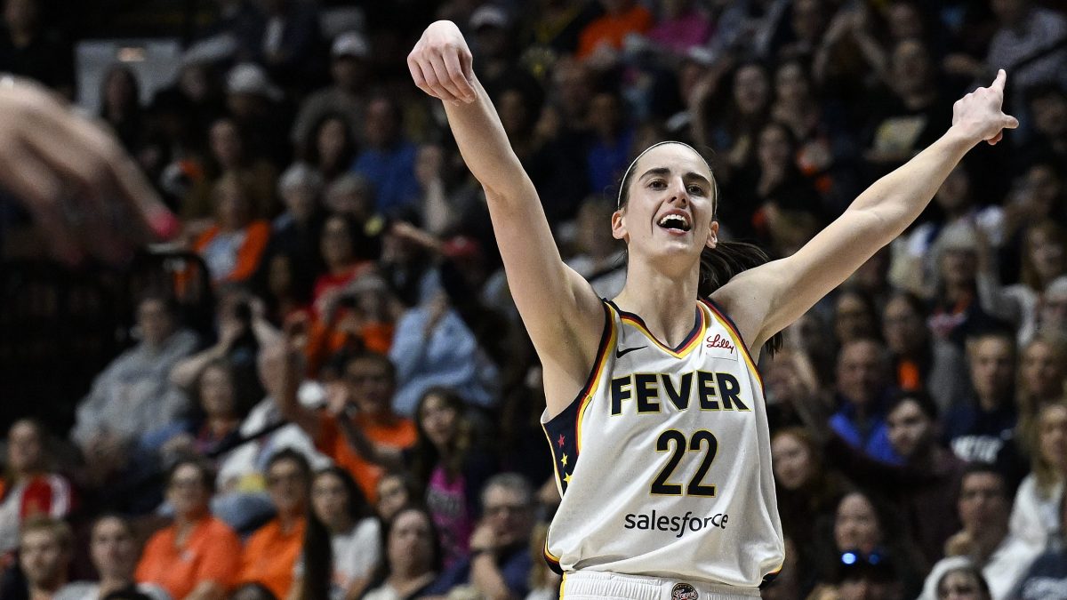 Caitlin Clark debutó con 20 puntos en la WNBA en la derrota de Indiana Fever [Video]