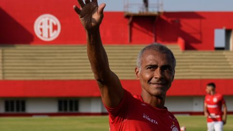 El jugador brasileño criticó la actualidad de los futbolistas y los catalogó de "burros".