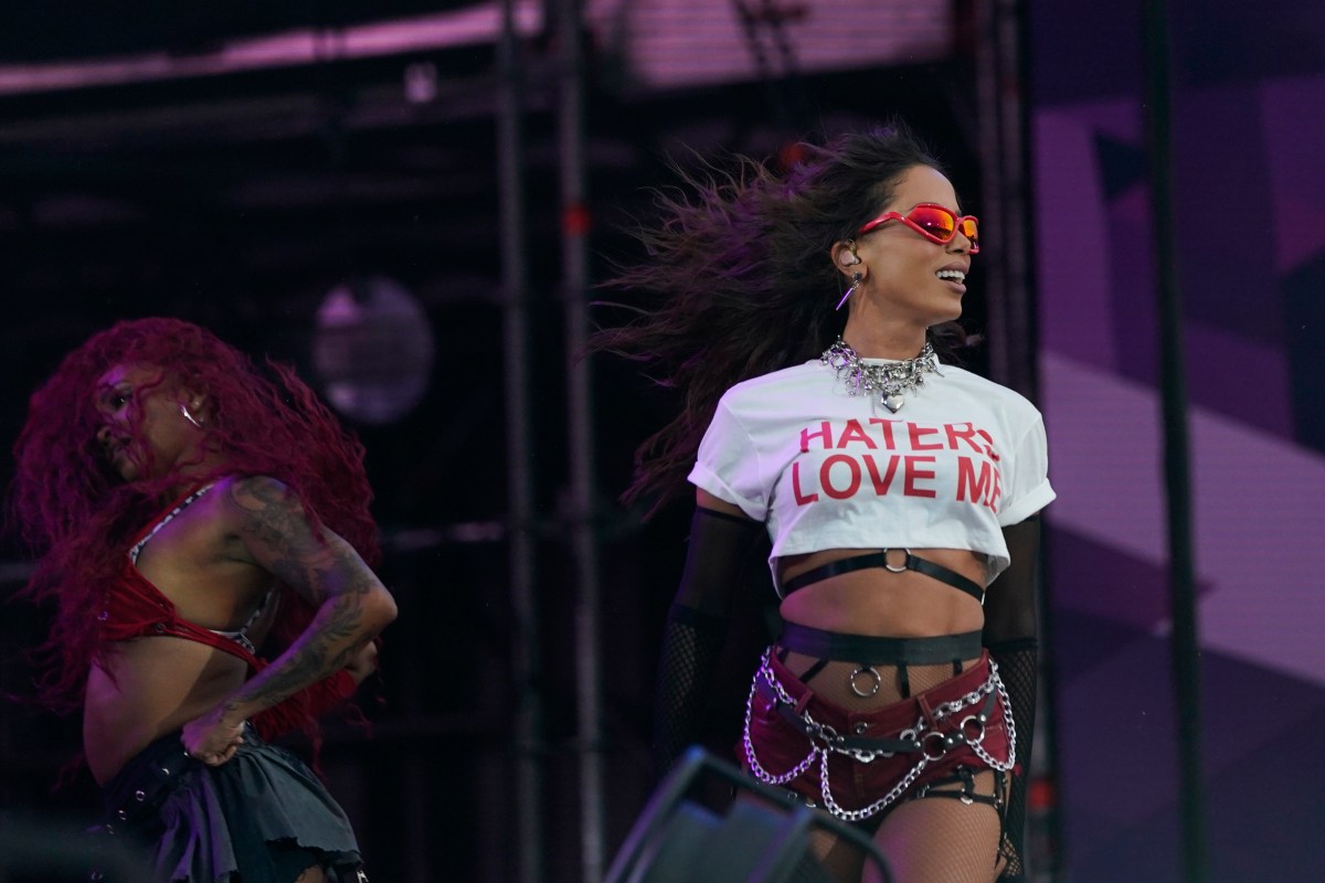 Anitta deslumbra con sus bailes y actuación en el festival Emblema