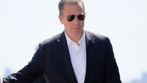 El otro juicio de Hunter Biden, por posesión ilegal de armas, continuará según lo previsto en junio.