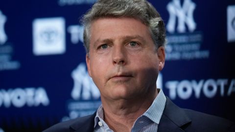 Hal Steinbrenner durante la presentación de Aaron Judge como capitán de New York Yankees.