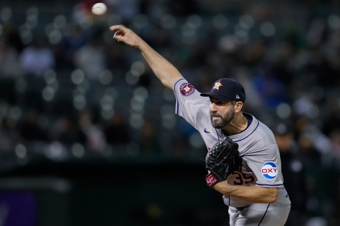 Justin Verlander lleva siete salidas esta temporada con los Astros.
