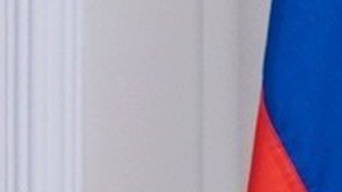 El presidente de Taiwán, Lai Ching-te, a la derecha, habla con el representante Michael McCaul, republicano por Texas, durante una reunión en Taipei.