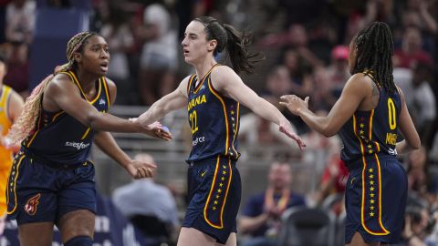 Caitlin Clark consigue su primer juego de 30 puntos en la WNBA en derrota de Fever ante Sparks