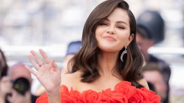 Selena Gómez posando en el Festival Internacional de Cannes