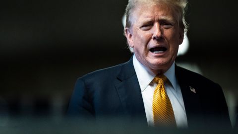 El expresidente Donald Trump habla con los periodistas mientras los jurados comienzan las deliberaciones para su juicio en el tribunal penal de Manhattan, el miércoles 29 de mayo de 2024, en Nueva York.