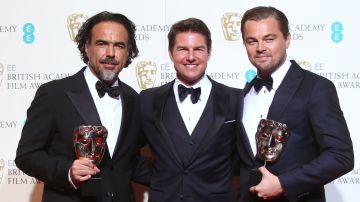 Alejandro González Iñárritu, Tom Cruise y Leonardo Di Caprio en los BAFTA 2016.