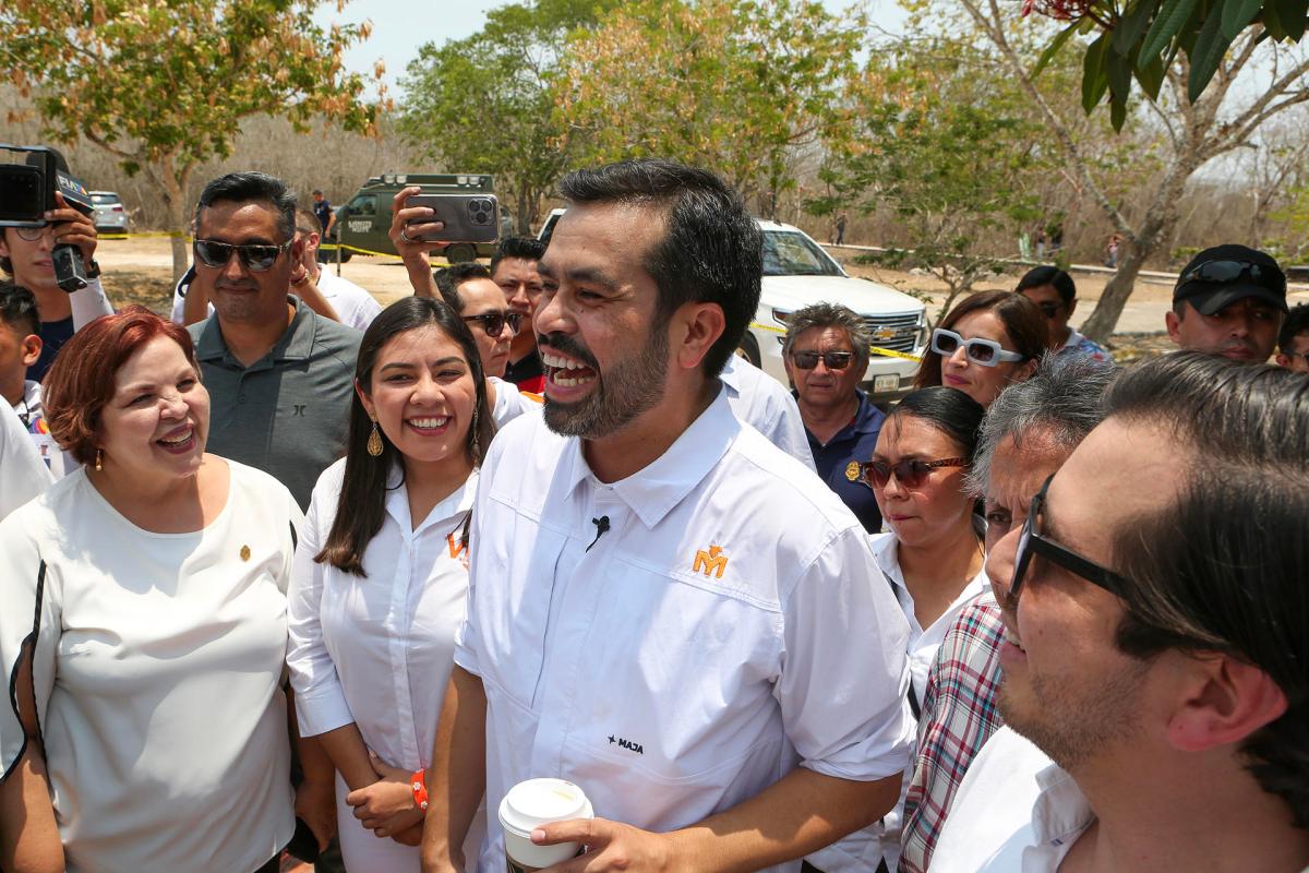 Seis muertos y 54 heridos tras caer templete en acto de campaña en Nuevo León de candidato a presidencia de México