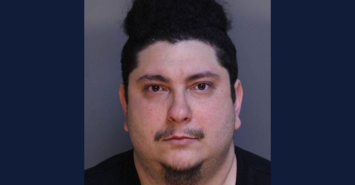 Hombre acusado de arrojar brutalmente a un bebé de 18 meses sobre un chihuahua, matando al animal